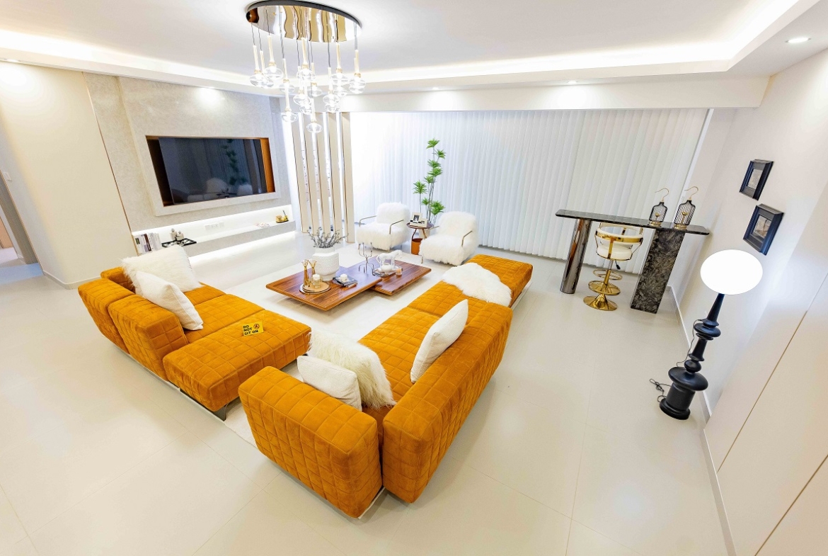 Grand 5 Bedroom Apartment with DSQ – Royal Legend