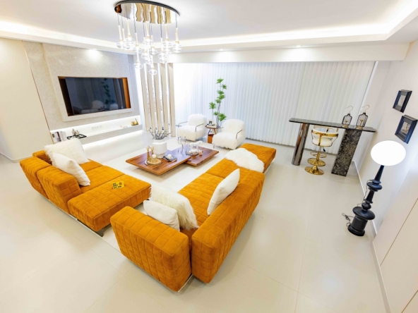 Grand 5 Bedroom Apartment with DSQ – Royal Legend