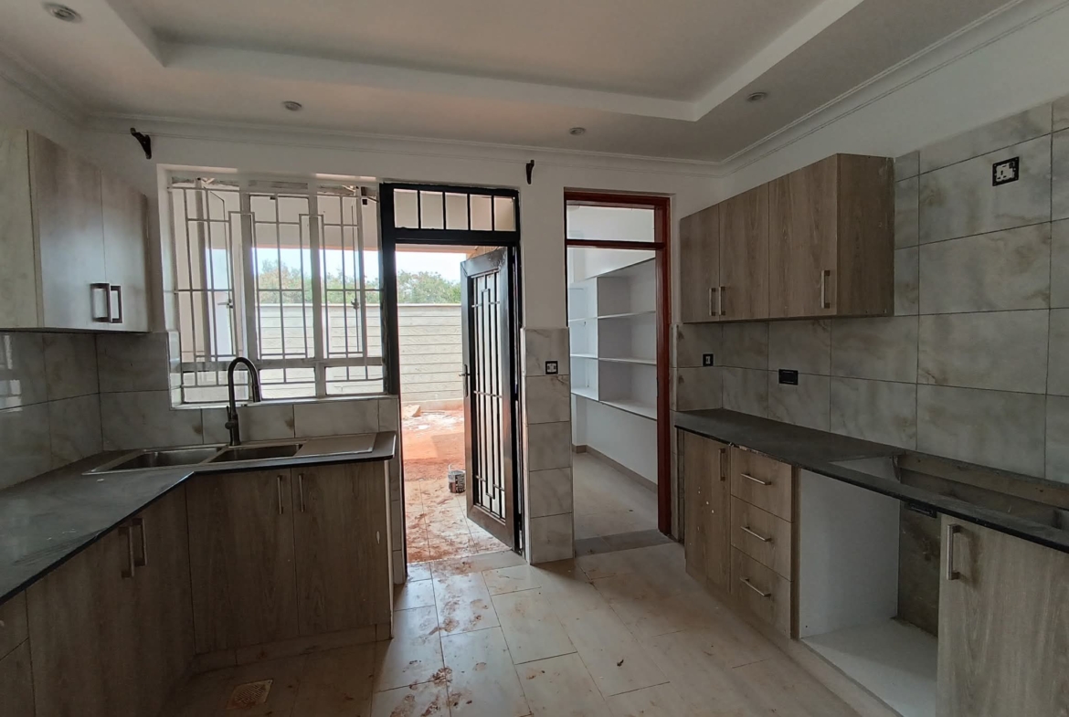 For Sale/Rent – 4 Bedroom Maisonette + DSQ | Kamakis, Ruiru