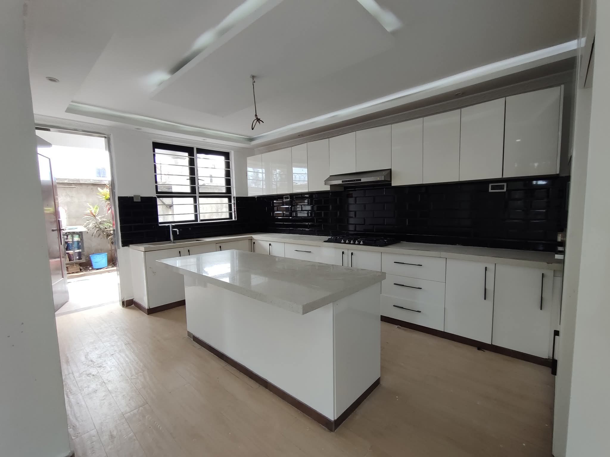 5 Bedroom House For Sale in Kamakis, Ruiru