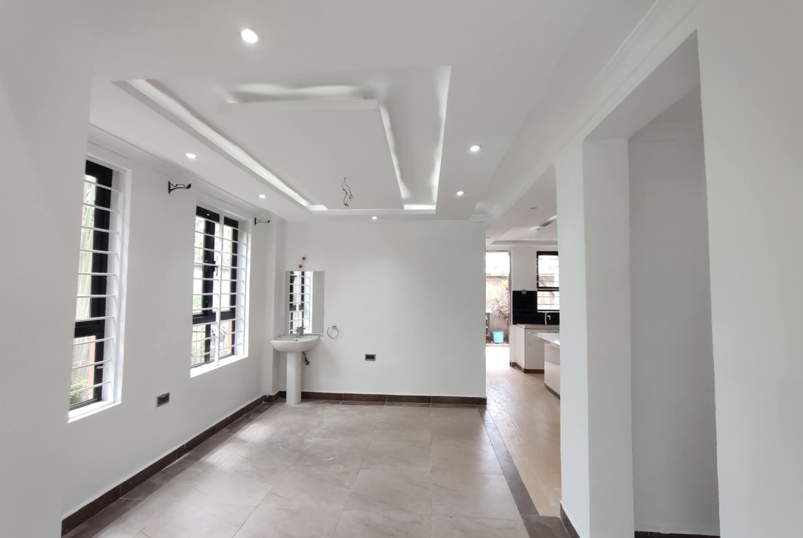 5 Bedroom House For Sale in Kamakis, Ruiru
