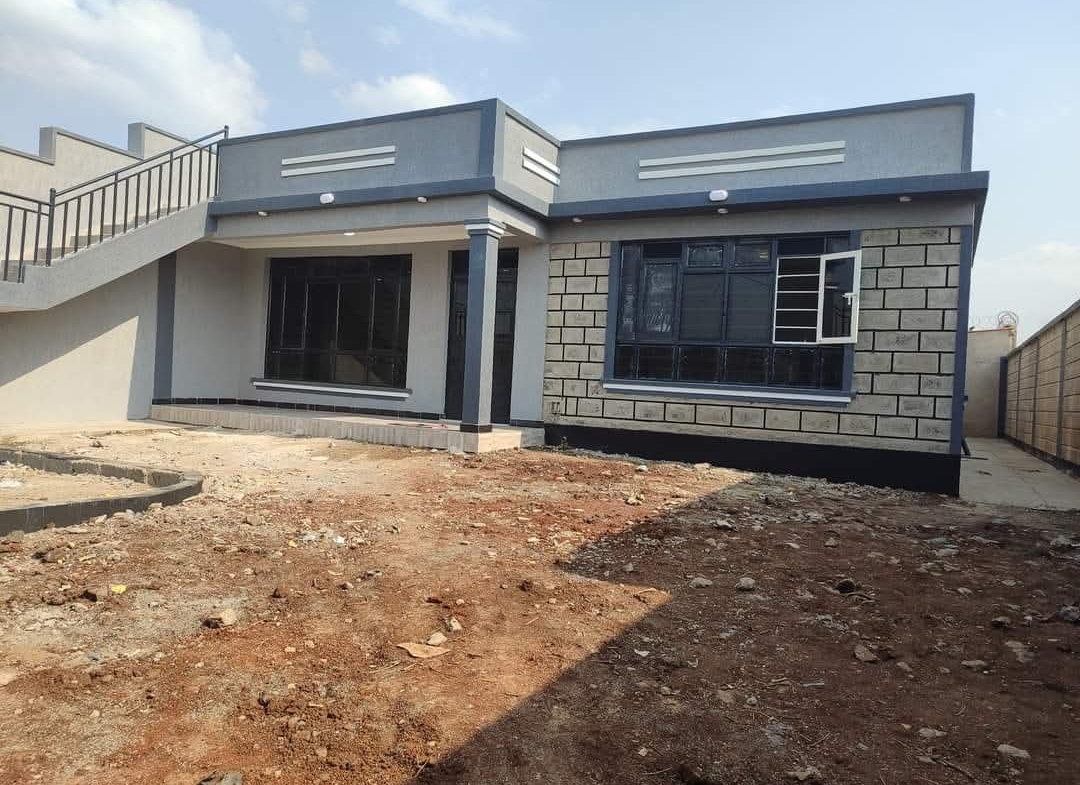 3-Bedroom All-Ensuite Flat-Roof Bungalow + DSQ for Sale in Ruiru Mugutha – KSh 12.5M