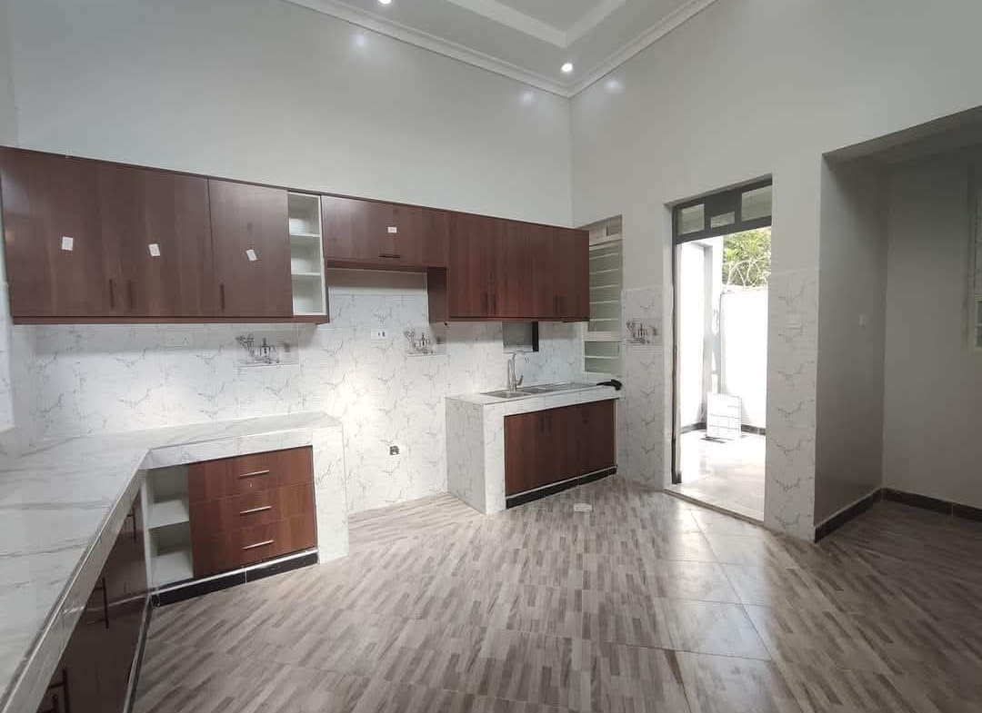 3-Bedroom All-Ensuite Flat-Roof Bungalow + DSQ for Sale in Ruiru Mugutha – KSh 12.5M