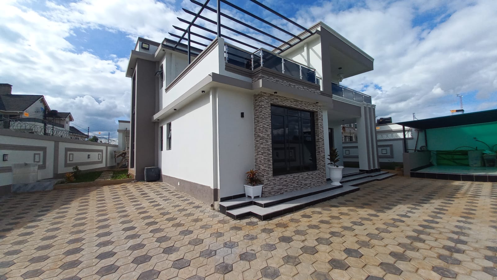 Discover comfort, space, and practicality in this 3 bedroom plus DSQ home in Mugutha, Ruiru. Ideally set on a generous 50 x 100 ft plot